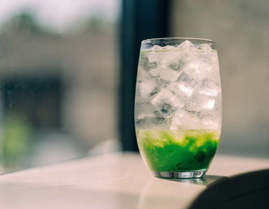 Matcha servido con hielo